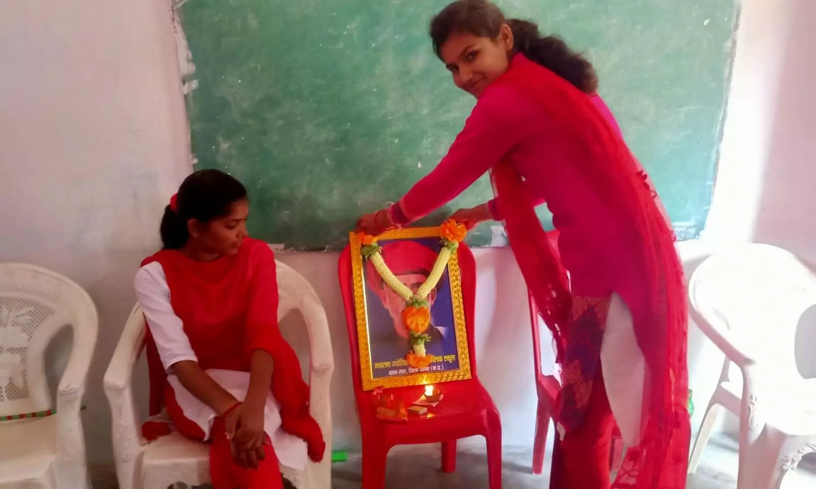 विद्यालय में मनाई गई महात्मा ज्योतिराव फूले की पुण्यतिथि विद्यालय में मनाई गई महात्मा ज्योतिराव फूले की पुण्यतिथि