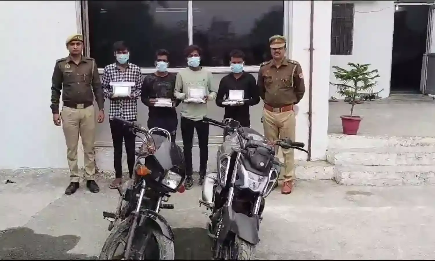 एनसीआर में मोबाइल लूट और चोरी करके आतंक मचाने वाले चार शातिर गिरफ्तार
