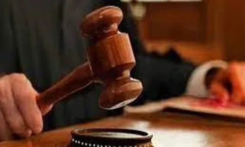 शिक्षा सचिव का गिरफ्तारी वारंट रद्द करने से हाई कोर्ट का इनकार