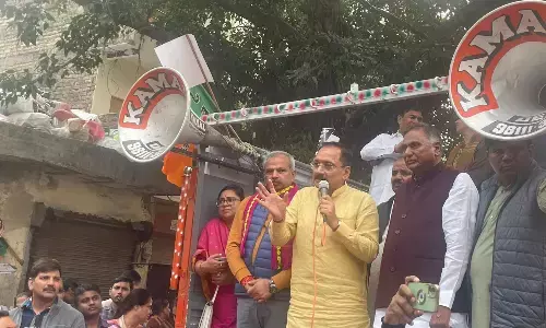 भाजपा ने दिल्ली जल बोर्ड में घोटाले का आरोप लगाते हुए केजरीवाल सरकार के खिलाफ किया प्रदर्शन
