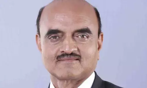 समय पर सह्यद्री पहुंचने के लिए केंद्रीय वित्त राज्यमंत्री भागवत कराड ने किया लोकल में सफर