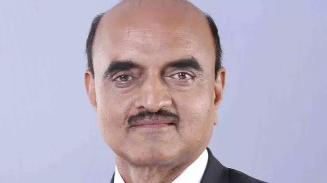 समय पर सह्यद्री पहुंचने के लिए केंद्रीय वित्त राज्यमंत्री भागवत कराड ने किया लोकल में सफर समय पर सह्यद्री पहुंचने के लिए केंद्रीय वित्त राज्यमंत्री भागवत कराड ने किया लोकल में सफर
