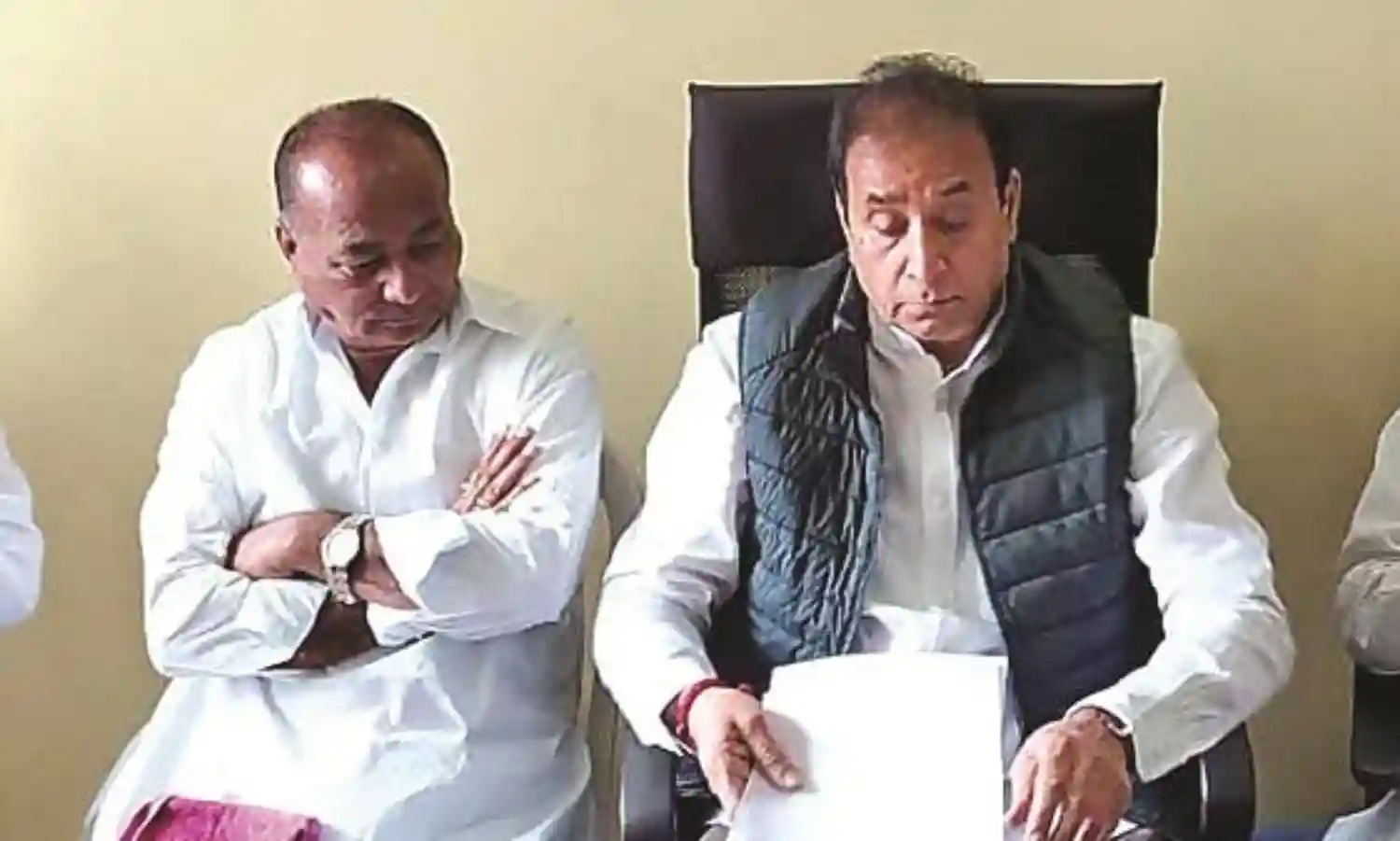 शरद पवार को घर बिठाने के लिए भाजपा ने दी सुपारी