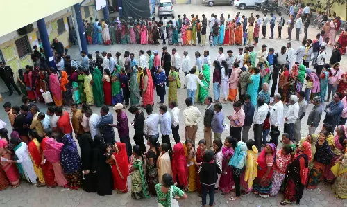 विपक्षी कांग्रेस मध्य प्रदेश के 6 में से 4 क्षेत्रों में बढ़त हासिल करती दिख रही विपक्षी कांग्रेस मध्य प्रदेश के 6 में से 4 क्षेत्रों में बढ़त हासिल करती दिख रही