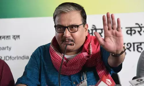 पीएम मोदी एक दिन सूरज के पूरब से उगने का श्रेय ले सकते हैं