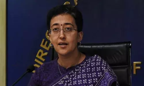 आतिशी ने केंद्रीय शिक्षा मंत्री को पत्र लिखकर डीयू के 12 कॉलेजों में अनियमितताओं के बारे में बताया