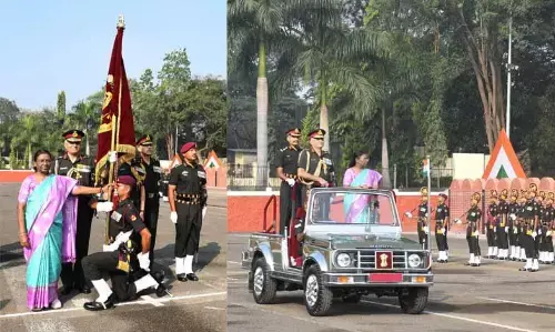 राष्ट्रपति ने सशस्त्र बल मेडिकल कॉलेज को किया प्रेसिडेंट्स कलर प्रदान राष्ट्रपति ने सशस्त्र बल मेडिकल कॉलेज को किया प्रेसिडेंट्स कलर प्रदान