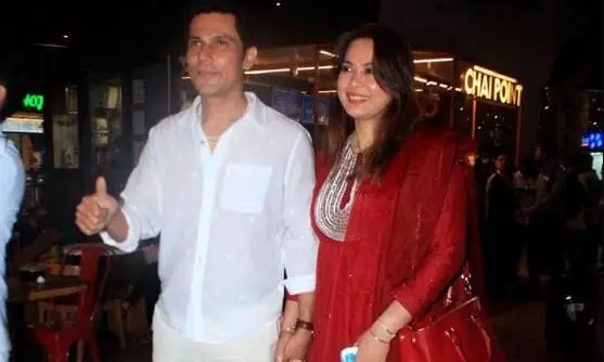 शादी के बाद पहली बार पत्नी संग नजर आए रणदीप हुड्डा, हाथों में हाथ थामे कपल को किया गया स्पॉट शादी के बाद पहली बार पत्नी संग नजर आए रणदीप हुड्डा, हाथों में हाथ थामे कपल को किया गया स्पॉट
