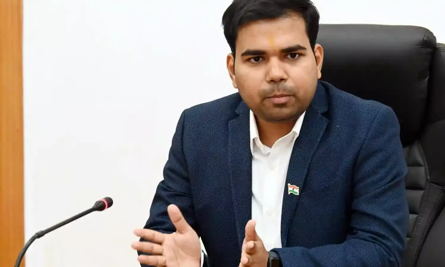 एड्स संक्रमितों को योजनाओं का लाभ दिलाएं