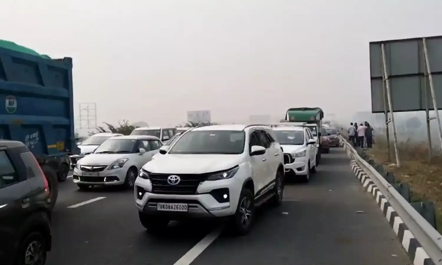 दिल्ली-मेरठ एक्सप्रेसवे पर दिखा रफ्तार का कहर, दो हादसों में बच्चे की मौत, कई घायल