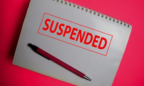 असम में नौकरी के बदले नकद घोटाला मामले में 21 सरकारी अधिकारी निलंबित