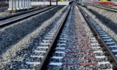 झारखंड के लातेहार में रेलवे ट्रैक पर मिले दो युवकों के शव, हत्या या हादसा, जांच जारी