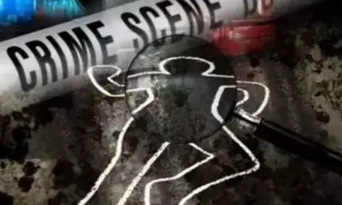 प्रेमी के साथ आपत्तिजनक हालत में पकड़ी गई लड़की, नाबालिग बहनों को दी दर्दनाक मौत प्रेमी के साथ आपत्तिजनक हालत में पकड़ी गई लड़की, नाबालिग बहनों को दी दर्दनाक मौत