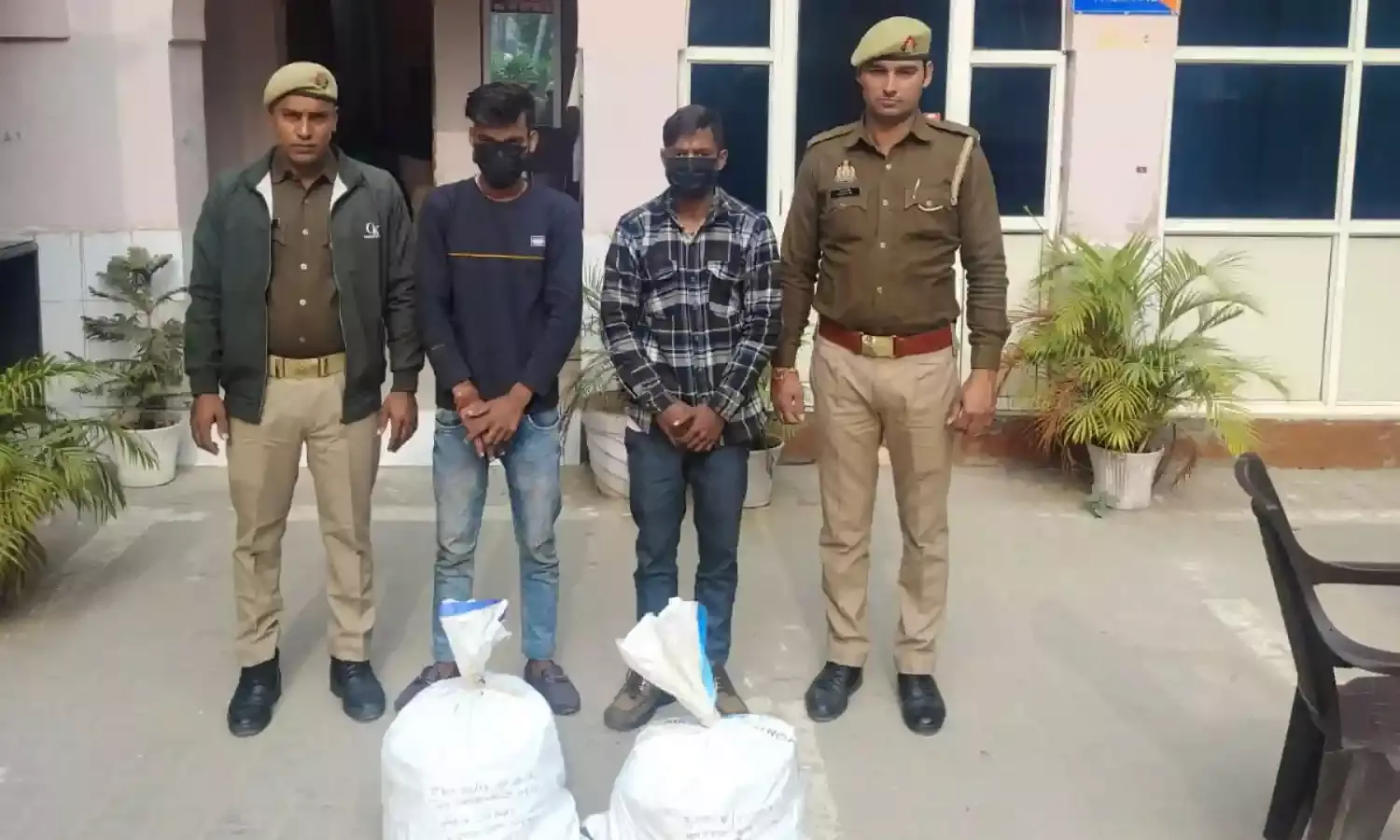कंपनी कर्मचारी ही कर रहे थे कॉपर की चोरी, 2 गिरफ्तार, 12 बंडल कॉपर बरामद