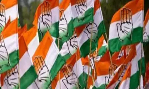 कांग्रेस ने विधायकों को स्थानांतरित करने के लिए हैदराबाद में बसें रखी हैं तैयार