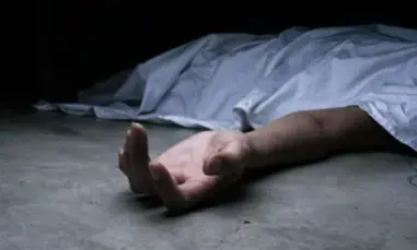 तीन दिनों तक अपनी मां के शव के पास बैठा मिला शख्स तीन दिनों तक अपनी मां के शव के पास बैठा मिला शख्स