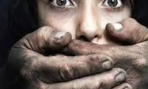 नाबालिगों ने कंप्यूटर के लिए किया अपहरण, रसगुल्ले व कोल्ड ड्रिंक पिलाकर बच्चे की हत्या नाबालिगों ने कंप्यूटर के लिए किया अपहरण, रसगुल्ले व कोल्ड ड्रिंक पिलाकर बच्चे की हत्या