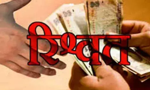 रिश्वत के मामले में ग्रामसेवक, महिला सरपंच सहित 3 लोग गिरफ्तार