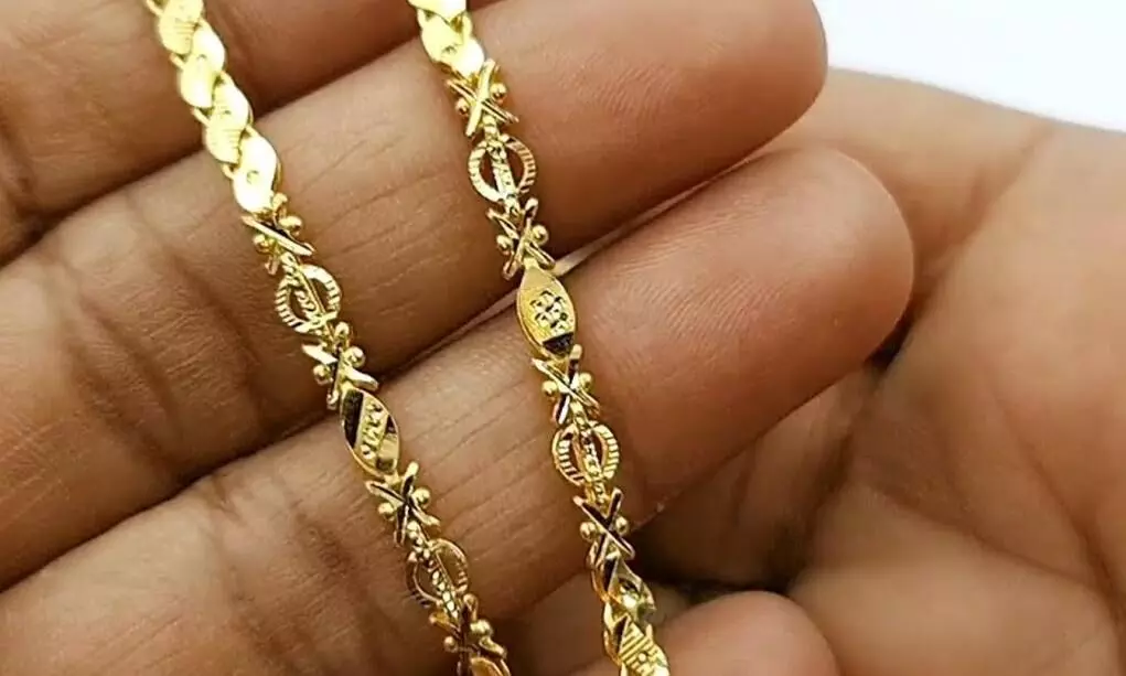 विवाह समारोह के दौरान दूल्हे की मां के गहने चोरी विवाह समारोह के दौरान दूल्हे की मां के गहने चोरी
