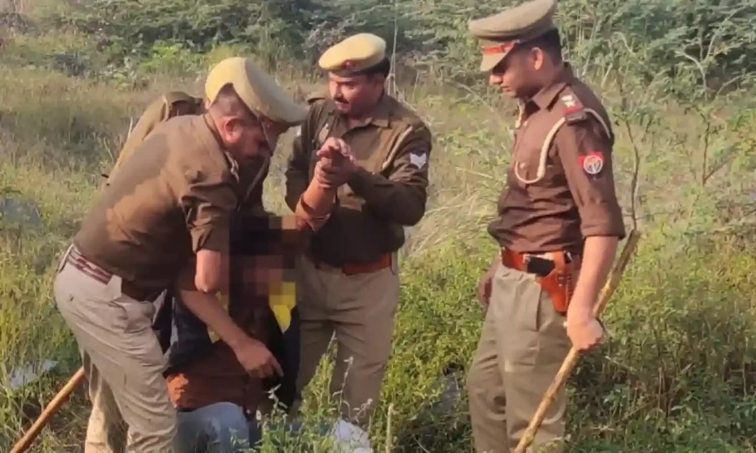 ट्रॉनिका सिटी में फैक्ट्रीकर्मी महिला से रेप मामले में 1 बदमाश मुठभेड़ में गिरफ्तार, बाकी की तलाश जारी