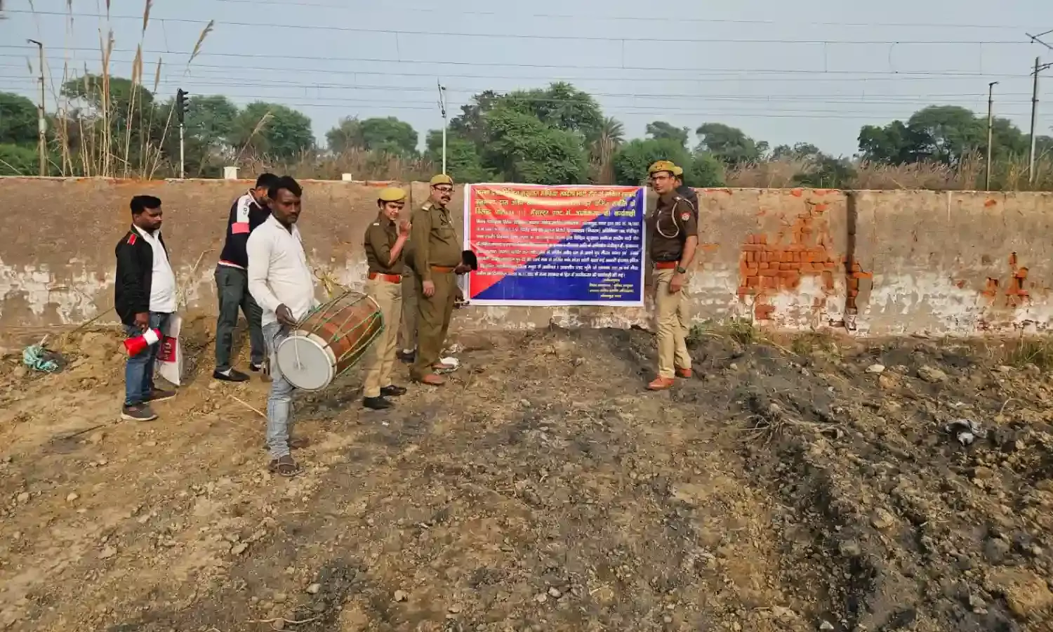 रणदीप भाटी गिरोह के बदमाश की 23 करोड़ की संपत्ति नोएडा पुलिस ने मथुरा में की जब्त