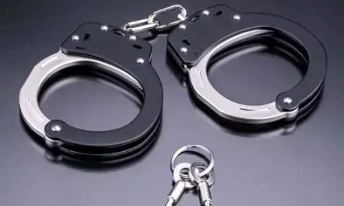 दिल्ली के डॉक्टर से प्रोटेक्शन मनी मांगने के आरोप में चार गिरफ्तार, नाबालिग हिरासत में दिल्ली के डॉक्टर से प्रोटेक्शन मनी मांगने के आरोप में चार गिरफ्तार, नाबालिग हिरासत में