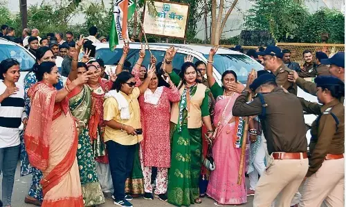 रिजल्ट आते ही गूँजे ढोल, हुई आतिशबाजी, थिरक उठे कार्यकर्ता