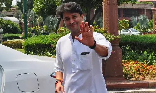 कांग्रेस की कमजोरी रणनीति ने सिंधिया को मजबूत किया