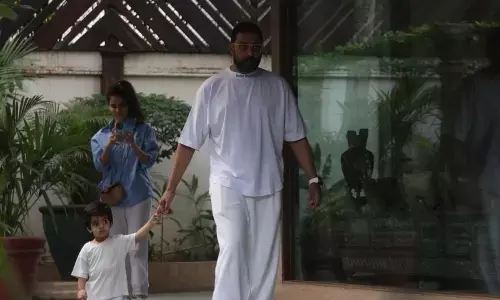 अमिताभ बच्चन ने दिखाई अपने नाती की झलक, शेयर किए दिल छू लेने वाले शब्द अमिताभ बच्चन ने दिखाई अपने नाती की झलक, शेयर किए दिल छू लेने वाले शब्द