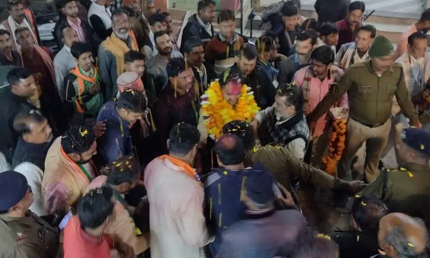 भाजपा की जीत पर कार्यकर्ताओं ने मनाया जश्न भाजपा की जीत पर कार्यकर्ताओं ने मनाया जश्न