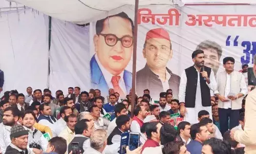 मेरठ : सपा विधायक अतुल प्रधान आमरण अनशन पर बैठे