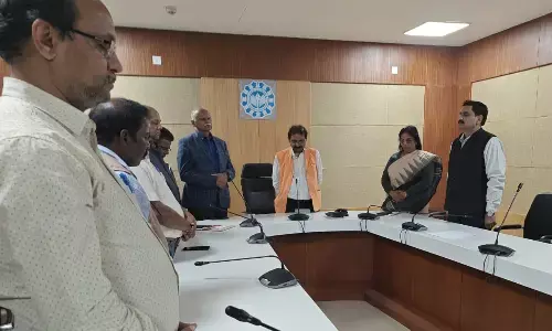 एमसीयू ने पूर्व  महानिदेशक स्व. अरविंद चतुर्वेदी को दी श्रद्धांजलि एमसीयू ने पूर्व  महानिदेशक स्व. अरविंद चतुर्वेदी को दी श्रद्धांजलि