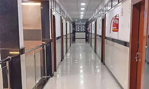 फाइव स्टार से कम नहीं विधायक निवास लॉबी, कॉरिडोर की खूबसूरती देखते ही बनती है फाइव स्टार से कम नहीं विधायक निवास लॉबी, कॉरिडोर की खूबसूरती देखते ही बनती है