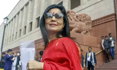 देखते हैं: एथिक्स कमेटी की रिपोर्ट पेश करने पर महुआ मोइत्रा ने कहा देखते हैं: एथिक्स कमेटी की रिपोर्ट पेश करने पर महुआ मोइत्रा ने कहा