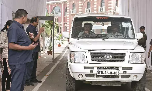 रिसोर्ट फार्महाउस और होटल्स बुक, मंत्री-विधायकों के बजाय कर्मचारी सरकारी व्यवस्था में रुकते हैं