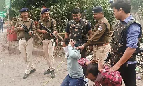 रेलवे स्टेशन के प्रतीक्षालय से दो संदिग्ध पकड़ाए