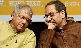 प्रकाश आंबेडकर ने गठबंधन में चुनाव लड़ने को लेकर गेंद शिवसेना (उद्धव) के पाले में डाली प्रकाश आंबेडकर ने गठबंधन में चुनाव लड़ने को लेकर गेंद शिवसेना (उद्धव) के पाले में डाली