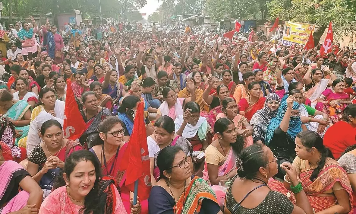 शीतकालीन अधिवेशन में आंगनवाड़ी सेविकाएं करेंगी आंदोलन शीतकालीन अधिवेशन में आंगनवाड़ी सेविकाएं करेंगी आंदोलन