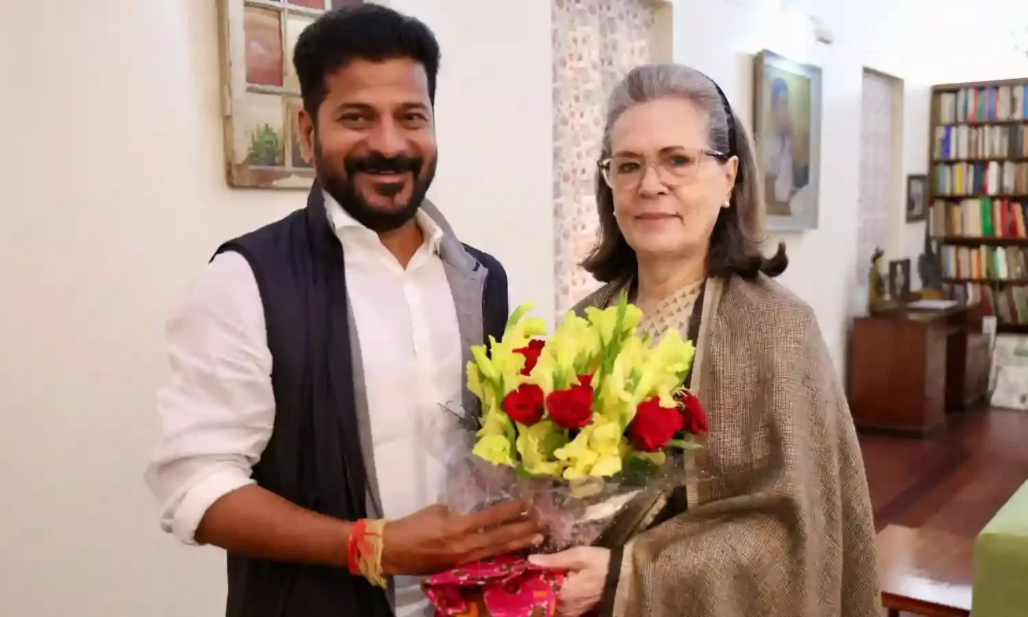 रेवंत रेड्डी के शपथ ग्रहण समारोह में शामिल होने पर सोनिया ने कहा, संभवतः हां