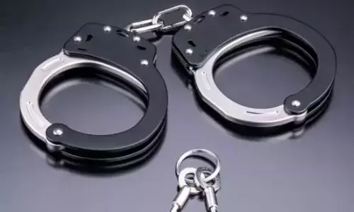 यूपी में मुठभेड़ के बाद रेप का आरोपी गिरफ्तार यूपी में मुठभेड़ के बाद रेप का आरोपी गिरफ्तार