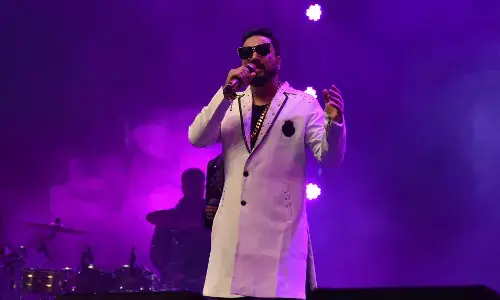 मीका सिंह के ‘दमादम परफॉर्मेंस ने फैन में भरा जोश