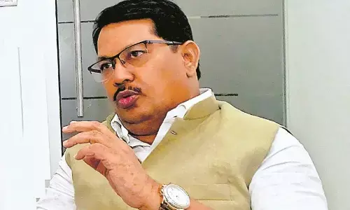 ईवीएम की बजाए बैलेट पेपर से चुनाव कराएं : वडेट्टीवार ईवीएम की बजाए बैलेट पेपर से चुनाव कराएं : वडेट्टीवार