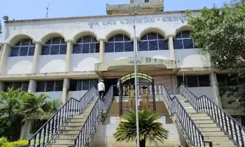 राशि मंडी के खाते में जमा नहीं की गई, बीच में ही गायब हुई रकम राशि मंडी के खाते में जमा नहीं की गई, बीच में ही गायब हुई रकम