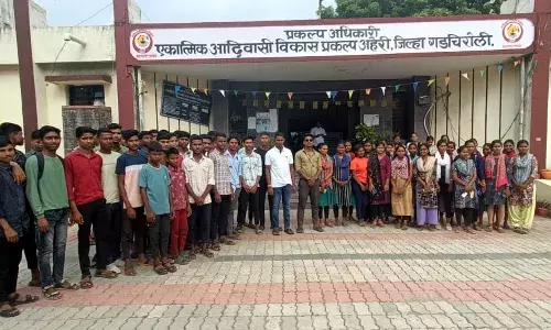 संतप्त विद्यार्थियों ने दी प्रकल्प कार्यालय पर दस्तक