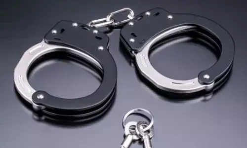 सीमा शुल्क विभाग ने बंगाल में 2.25 करोड़ की ड्रग जब्त की, 3 गिरफ्तार सीमा शुल्क विभाग ने बंगाल में 2.25 करोड़ की ड्रग जब्त की, 3 गिरफ्तार