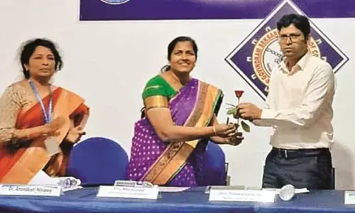 सरकार के उद्योग, व्यवसाय की योजनाओं का लाभ उठाएं युवा - जिलाधिकारी सरकार के उद्योग, व्यवसाय की योजनाओं का लाभ उठाएं युवा - जिलाधिकारी