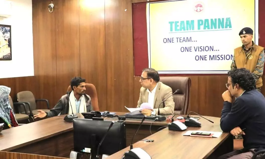 कलेक्टर ने की जनसुनवाईए आए 16 आवेदन कलेक्टर ने की जनसुनवाईए आए 16 आवेदन