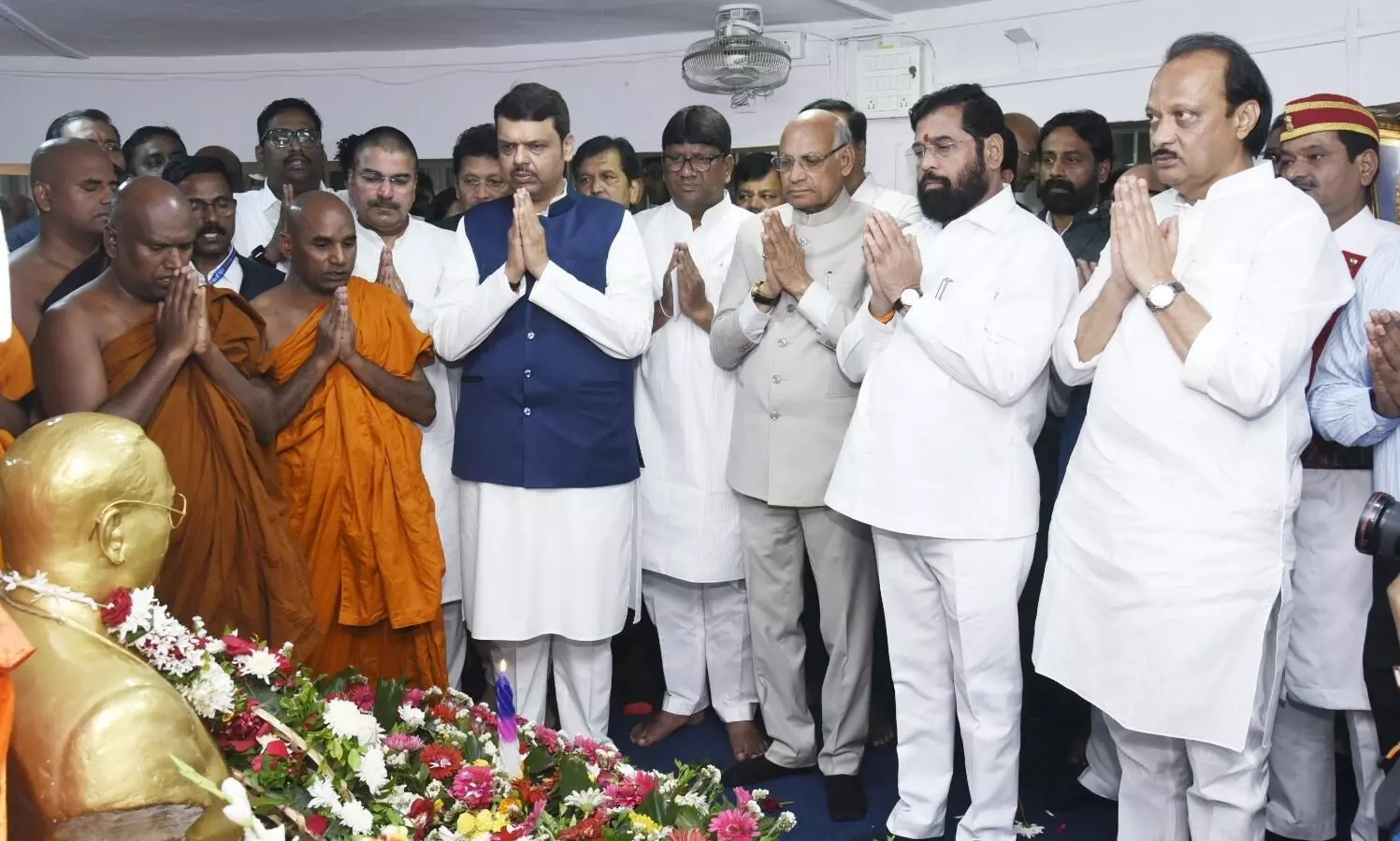 चैत्य भूमि में नमन के लिए अनुयायियों का हुजूम, स्मारक दिसंबर 2024 तक पूरा करने का प्रयास चैत्य भूमि में नमन के लिए अनुयायियों का हुजूम, स्मारक दिसंबर 2024 तक पूरा करने का प्रयास