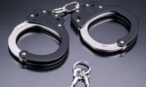 बेतिया रेलवे स्टेशन से 4.5 किलोग्राम चरस के साथ 3 महिलाएं गिरफ्तार बेतिया रेलवे स्टेशन से 4.5 किलोग्राम चरस के साथ 3 महिलाएं गिरफ्तार