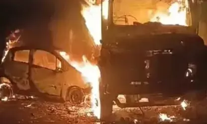 कर्नाटक में टिपर-कार की टक्कर में दो जिंदा जले कर्नाटक में टिपर-कार की टक्कर में दो जिंदा जले